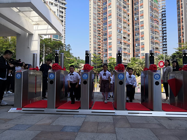 Автоматическое измерение температуры с помощью распознавания лиц