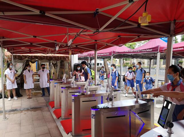 Интеллектуальный терминал для измерения температуры лица на территории кампуса, оборудование для проверки лица на школьных воротах.